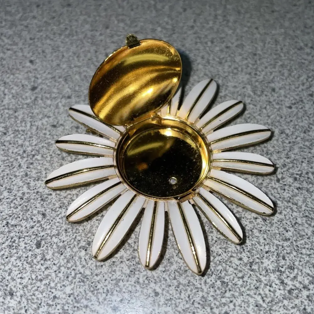 Gold Tone White Enamel Vintage AVON Daisy Flower Locket Brooch Pin Hinged 2.5 in